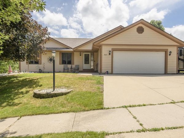 2605 Campfire CROSSING, Waukesha, WI 53189
