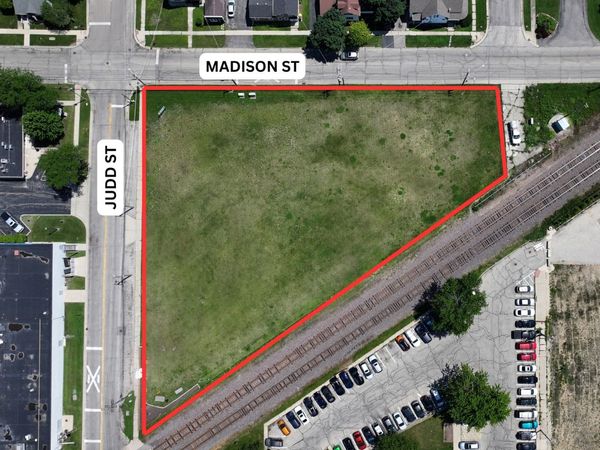 200 E Judd Street, Woodstock, IL 60098