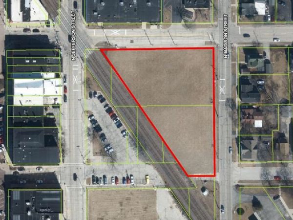 200 E Judd Street , Woodstock, IL 60098
