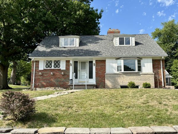 2455 Eastmoreland Drive, Oregon, OH 43616