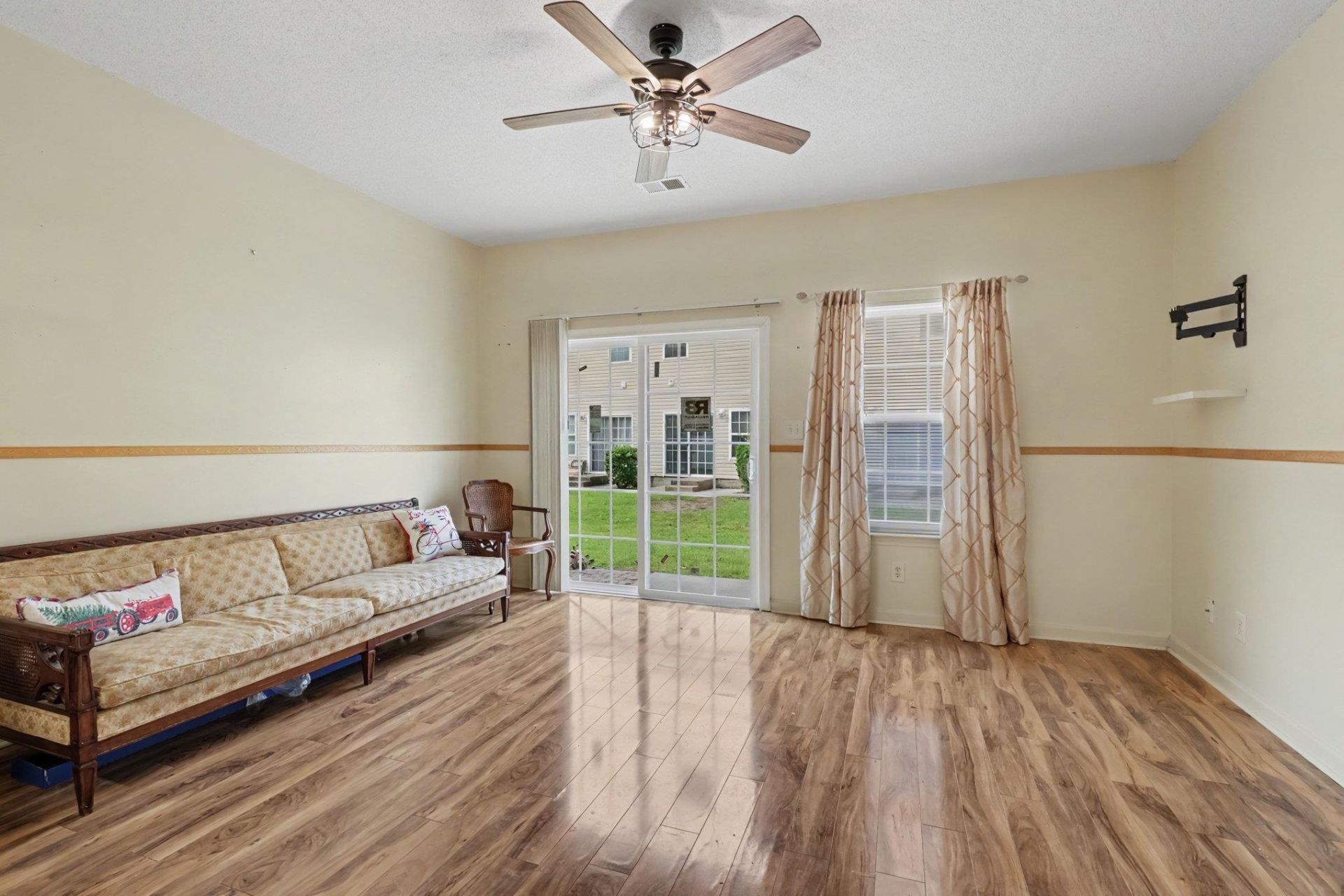 505 Beach Walk Pl. Photo 5