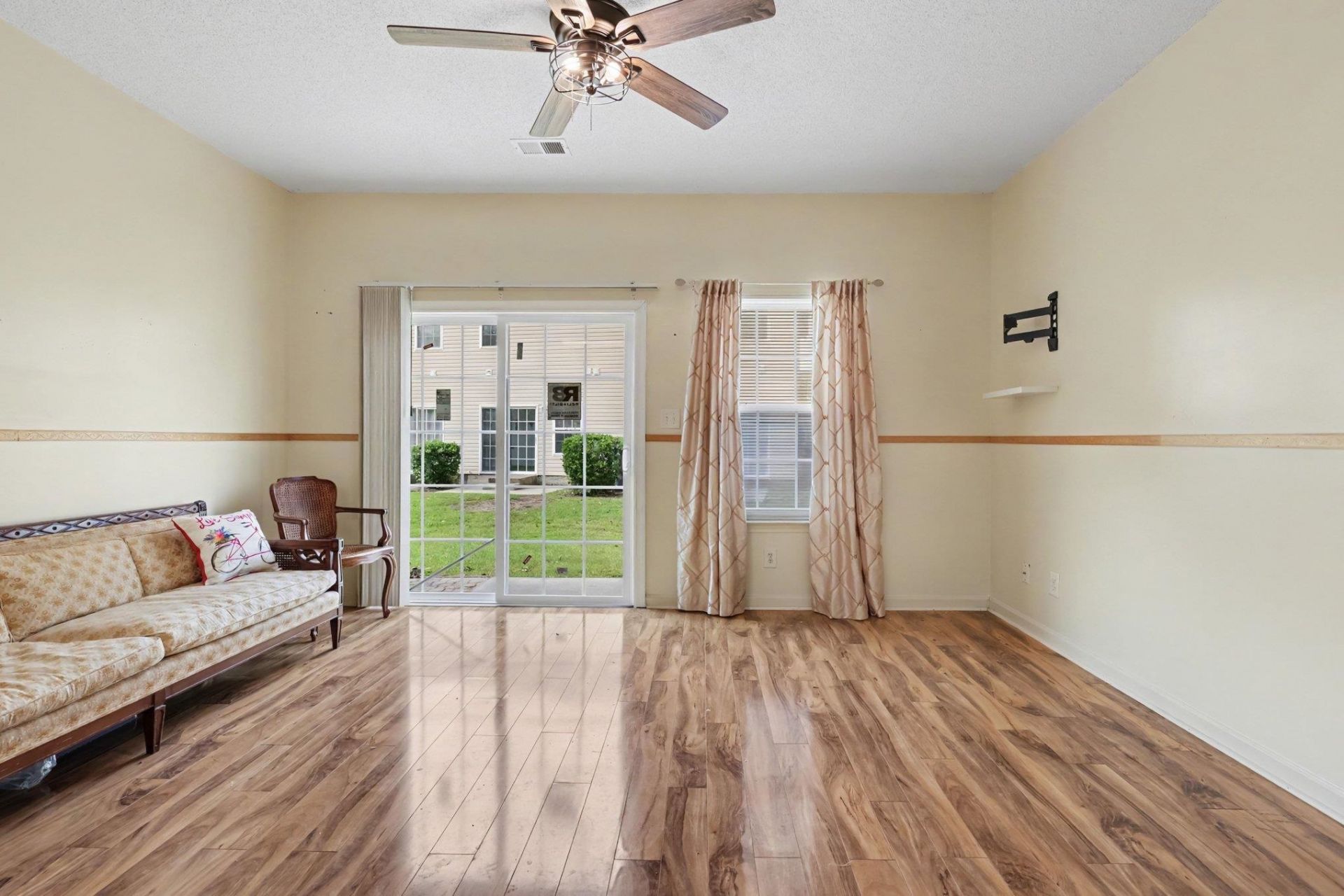 505 Beach Walk Pl. Photo 6