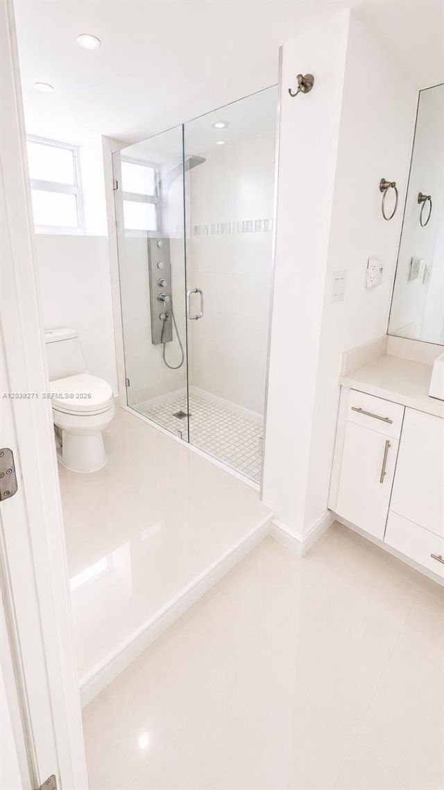 6039 Collins Ave, Unit 401, Miami Beach, FL 33140 Photo