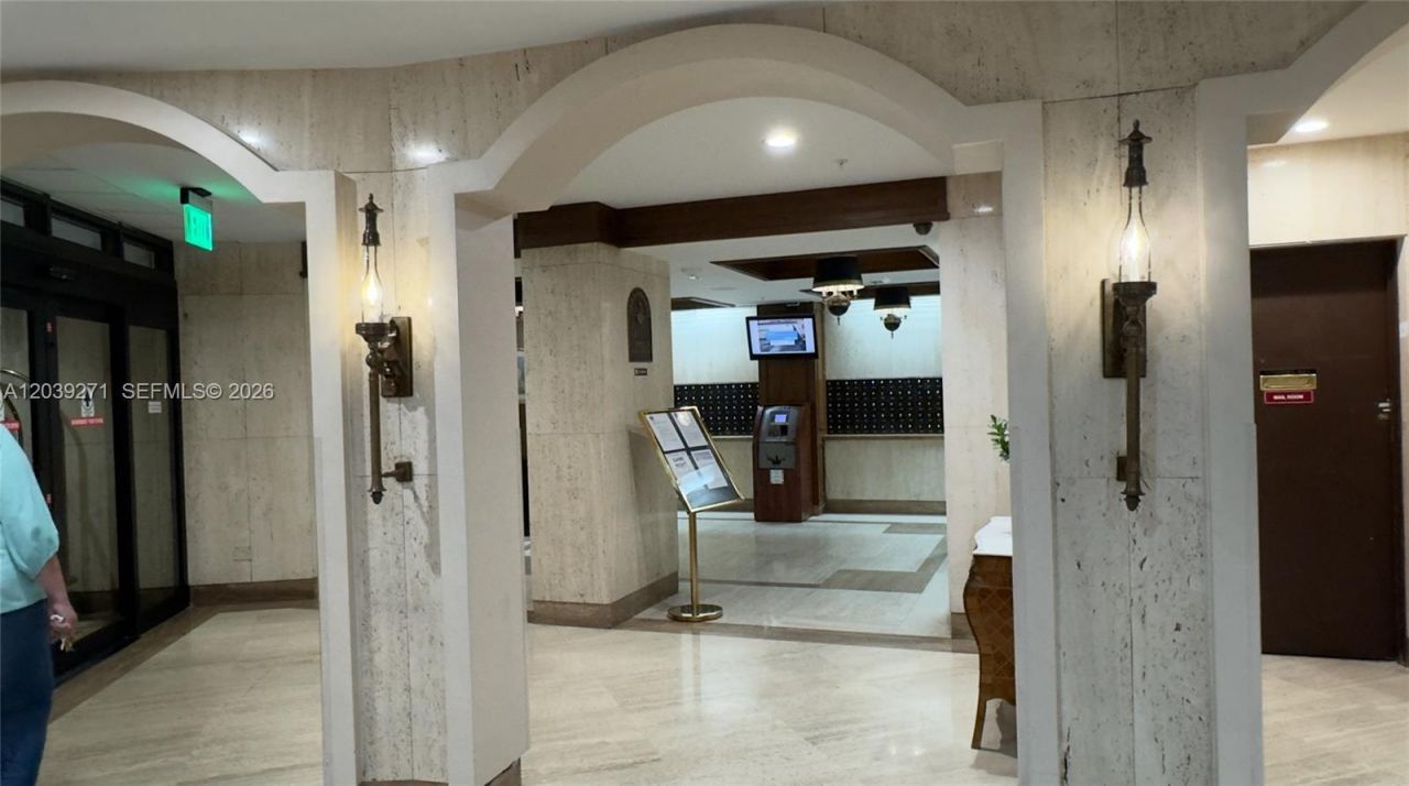 6039 Collins Ave, Unit 401, Miami Beach, FL 33140 Photo