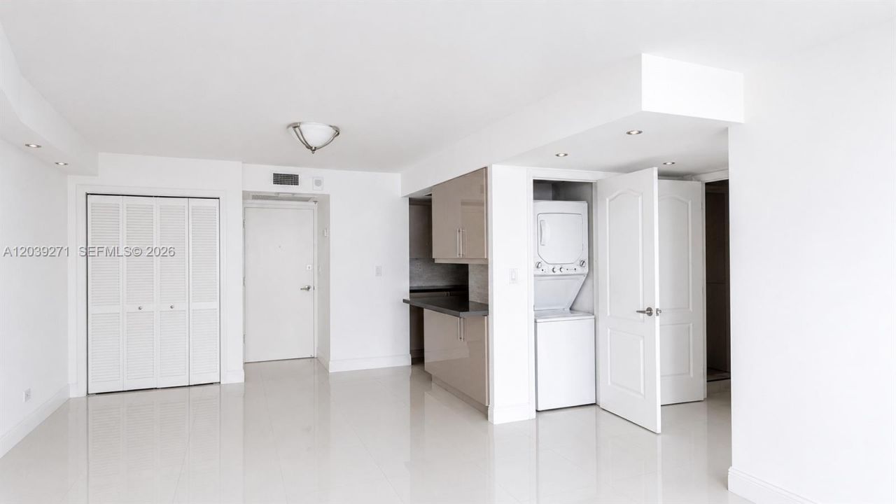 6039 Collins Ave, Unit 401, Miami Beach, FL 33140 Photo