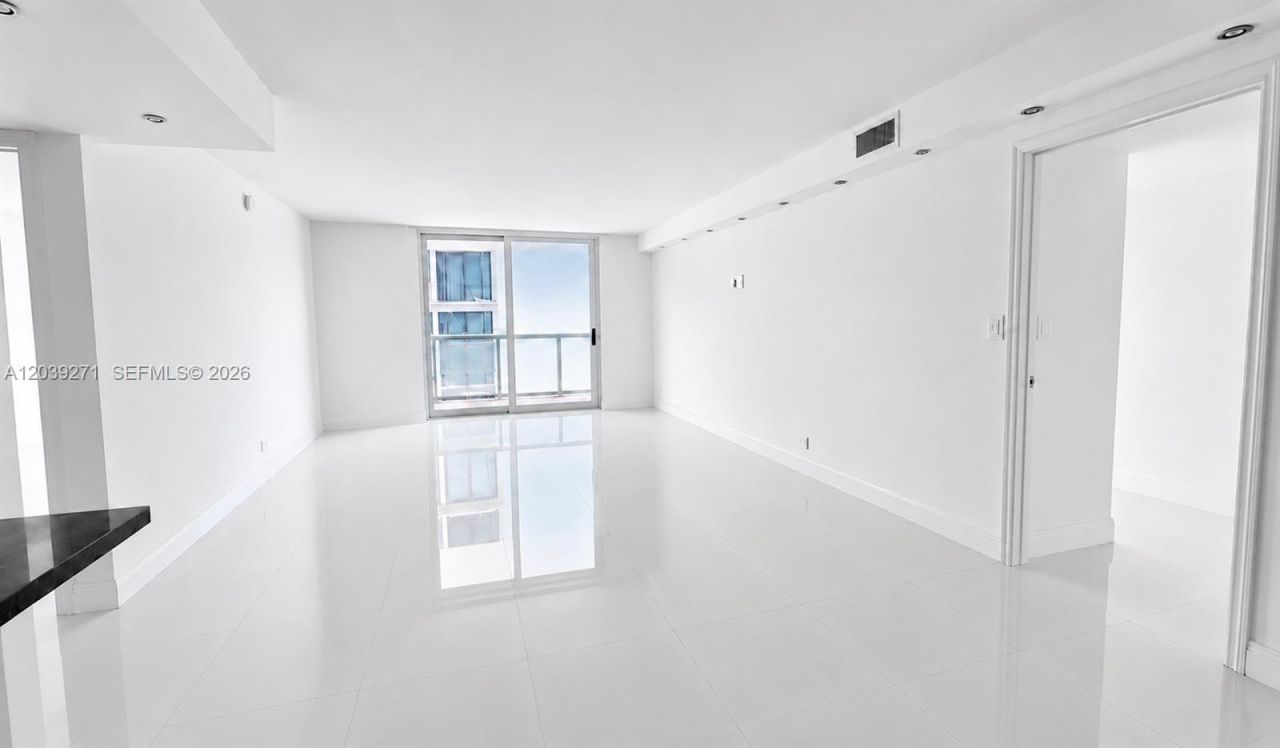 6039 Collins Ave, Unit 401, Miami Beach, FL 33140 Photo