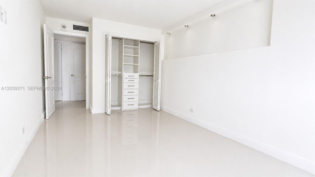 6039 Collins Ave, Unit 401, Miami Beach, FL 33140 Photo