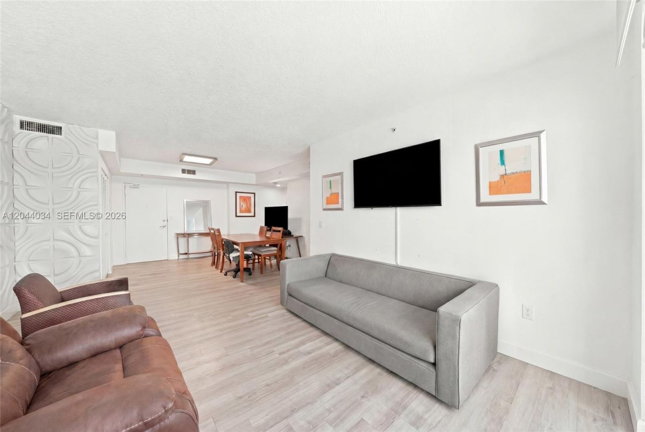 7501 E Treasure Dr , Unit 2S, North Bay Village, FL 33141 Photo