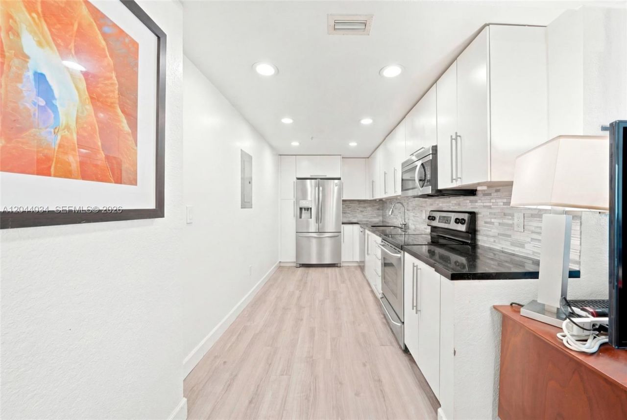 7501 E Treasure Dr , Unit 2S, North Bay Village, FL 33141 Photo
