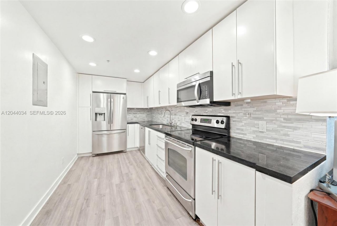 7501 E Treasure Dr , Unit 2S, North Bay Village, FL 33141 Photo
