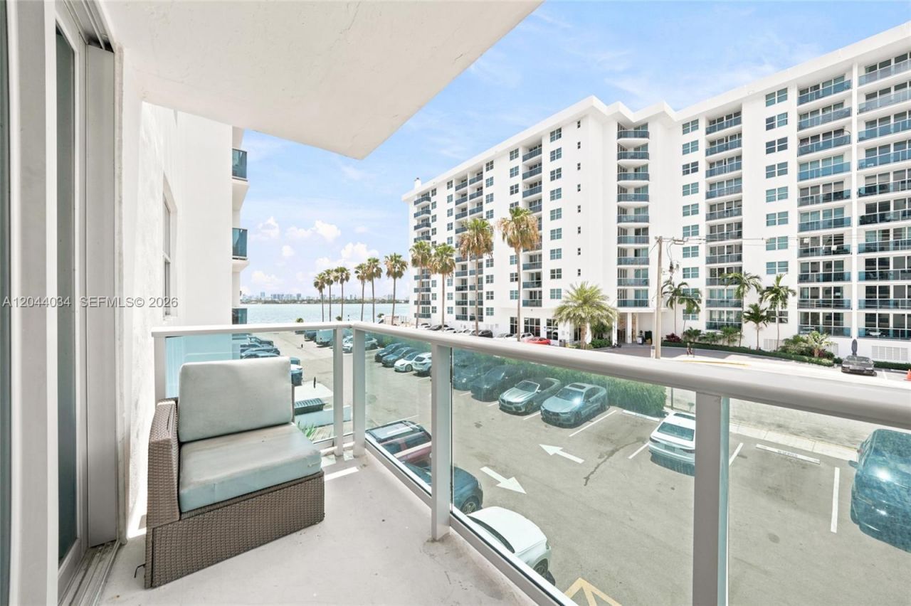 7501 E Treasure Dr , Unit 2S, North Bay Village, FL 33141 Photo
