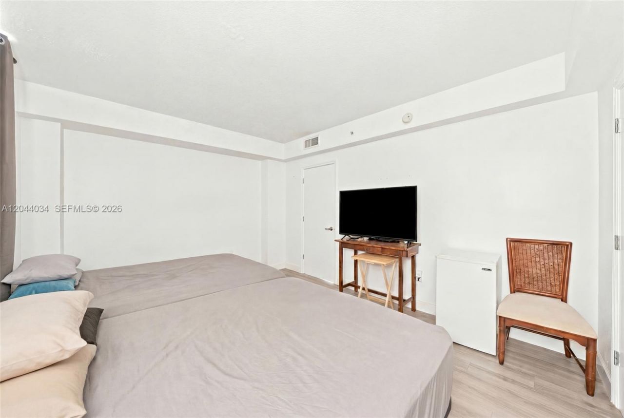 7501 E Treasure Dr , Unit 2S, North Bay Village, FL 33141 Photo