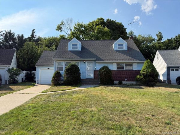 21 Morris Road, Bethpage, NY 11714