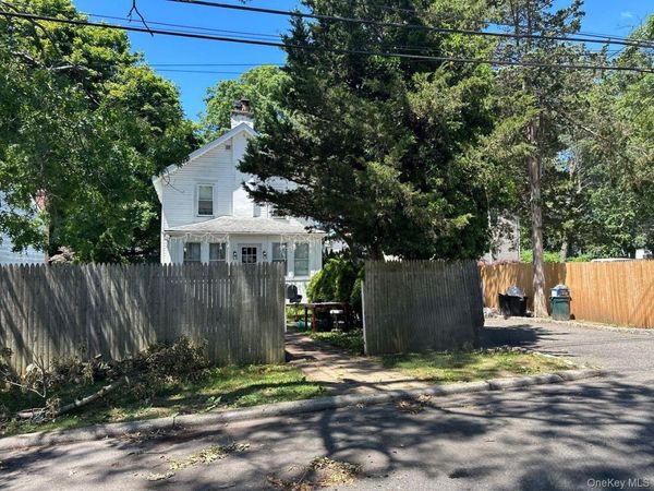 55 9th Avenue , Huntington Station, NY 11746