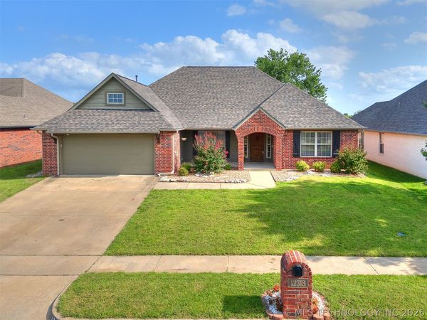 12318 E 69th Street North , Owasso, OK 74055