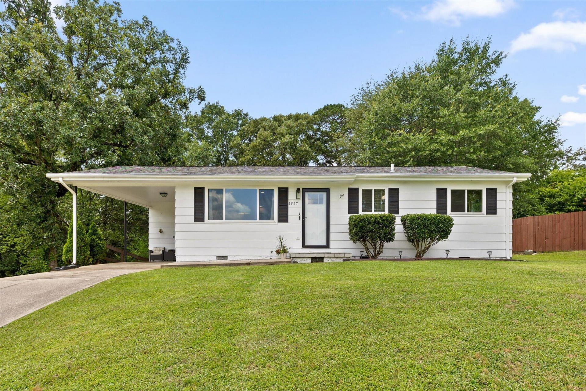 6557 Esquire Lane, Hixson, TN 37343 Main Photo