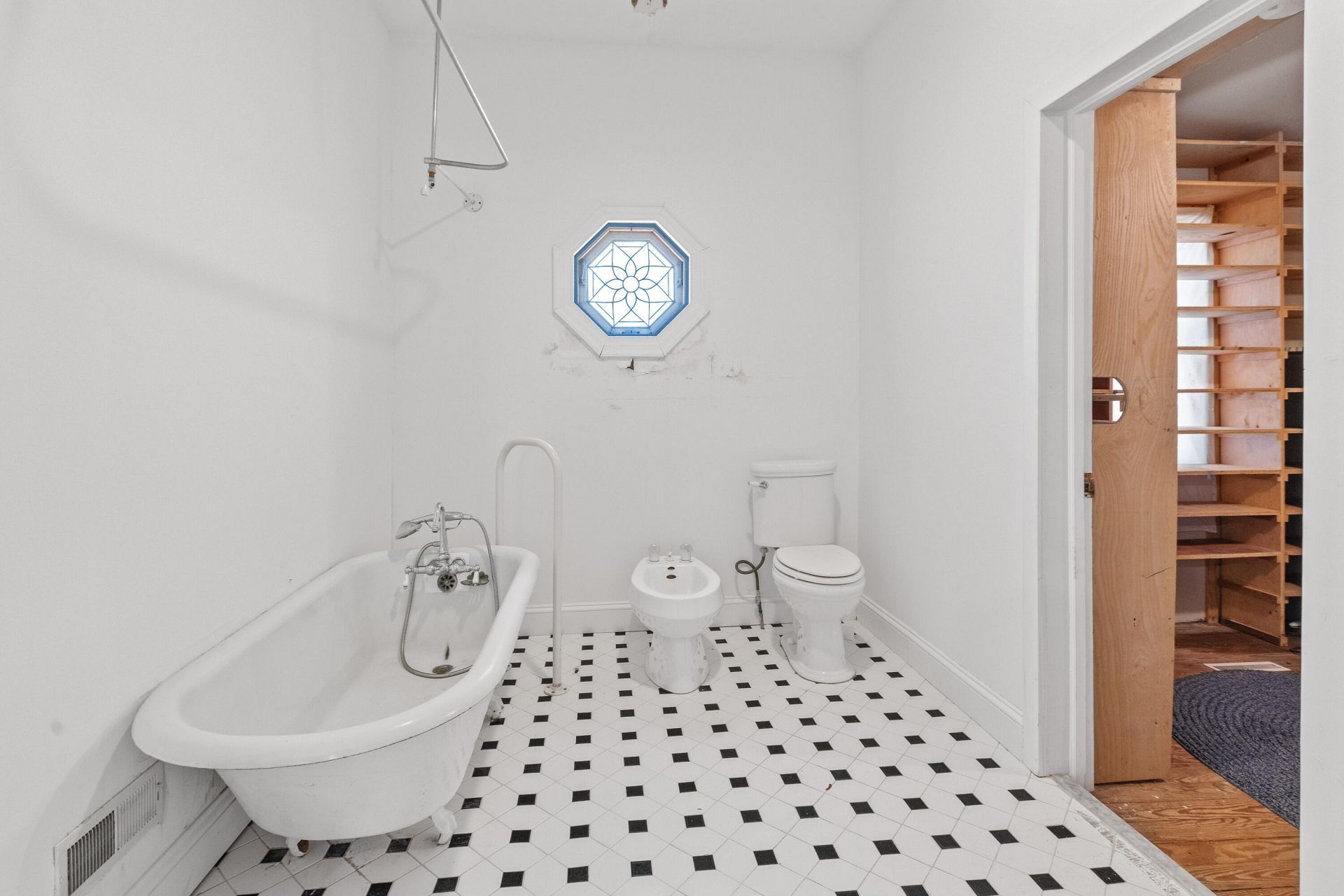 2250 Myrtle Avenue Photo 23
