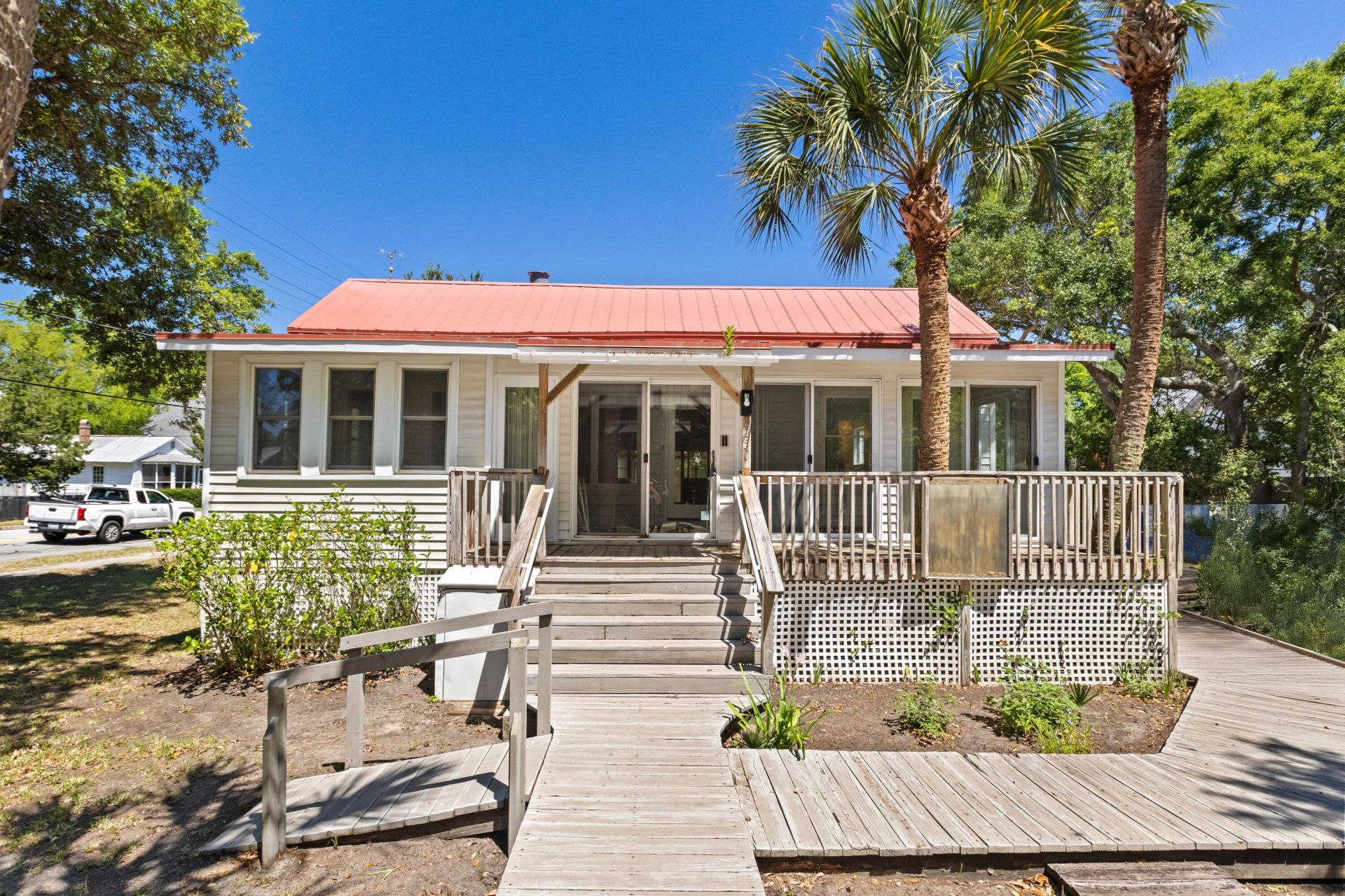 2250 Myrtle Avenue Photo 4