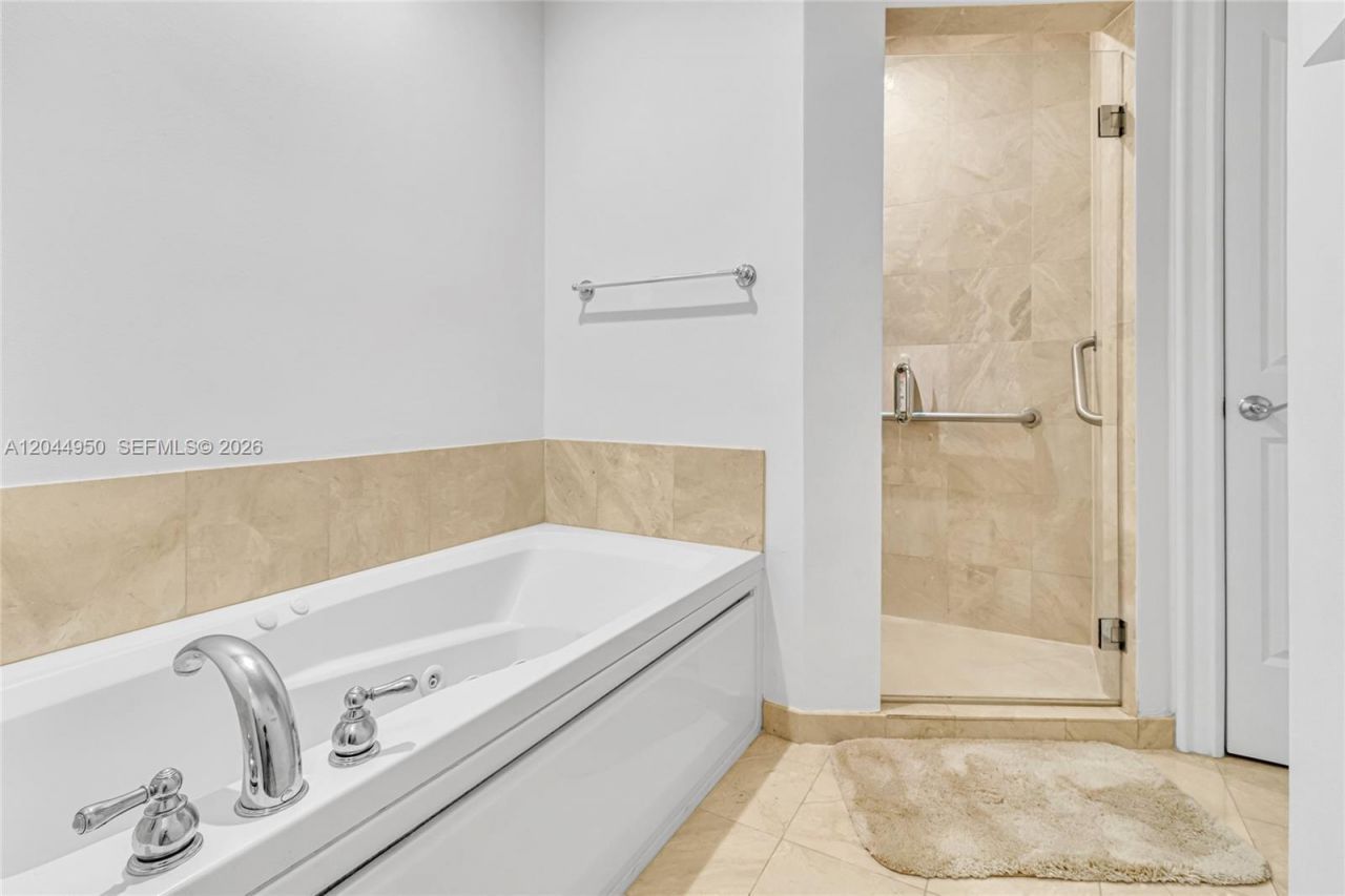 16100 Emerald Estates Dr , Unit 298, Weston, FL 33331 Photo