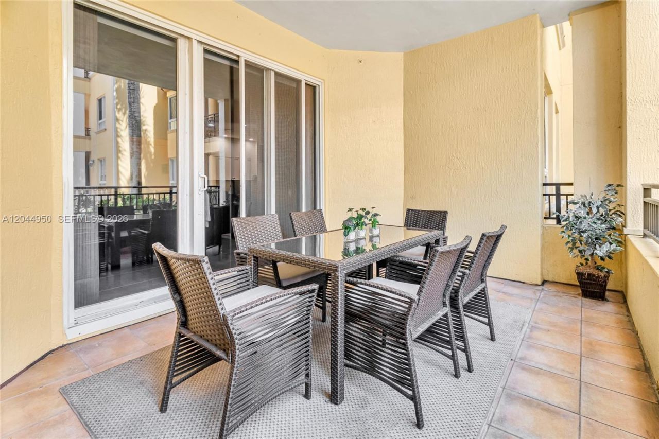 16100 Emerald Estates Dr, Unit 298, Weston, FL 33331 Photo