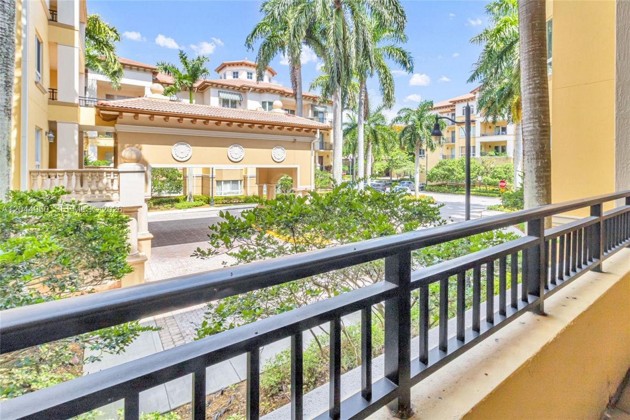16100 Emerald Estates Dr, Unit 298, Weston, FL 33331 Photo