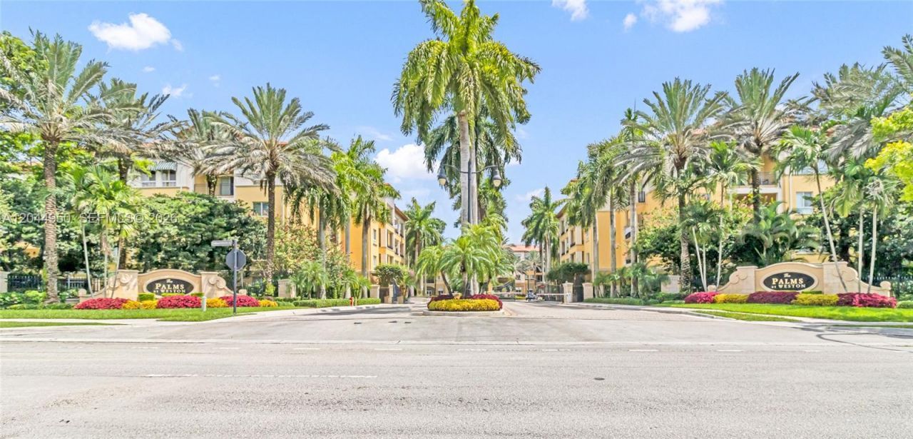 16100 Emerald Estates Dr , Unit 298, Weston, FL 33331 Photo