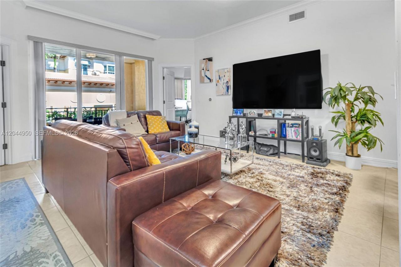 16100 Emerald Estates Dr , Unit 298, Weston, FL 33331 Photo