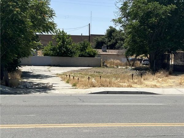 625 Brundage, Bakersfield, CA 93304