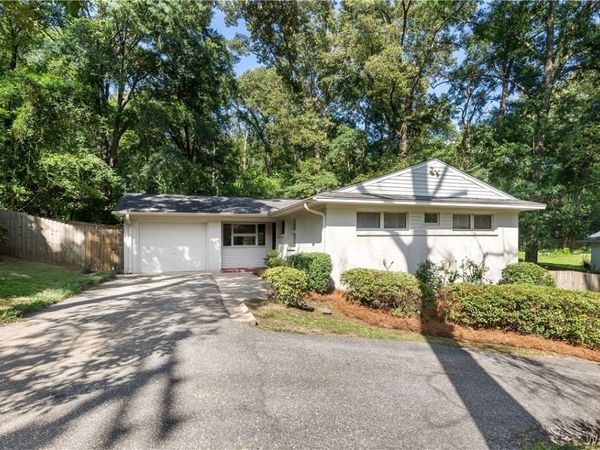 4809 Northwood Lake Drive E, Northport, AL 35473