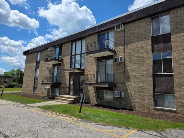 16101 E Maple Park Drive , Unit 12B, Maple Heights, OH 44137