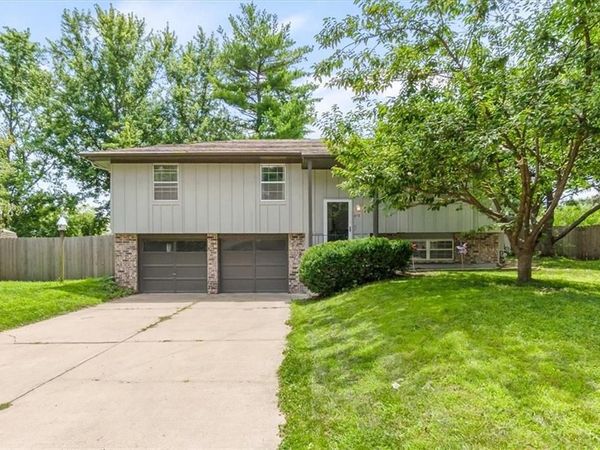 312 SW Blarney Court, Blue Springs, MO 64014