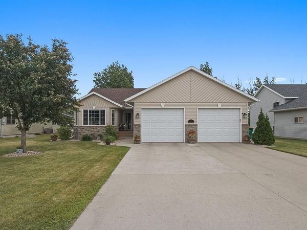 610 3rd Street E, Horace, ND 58047
