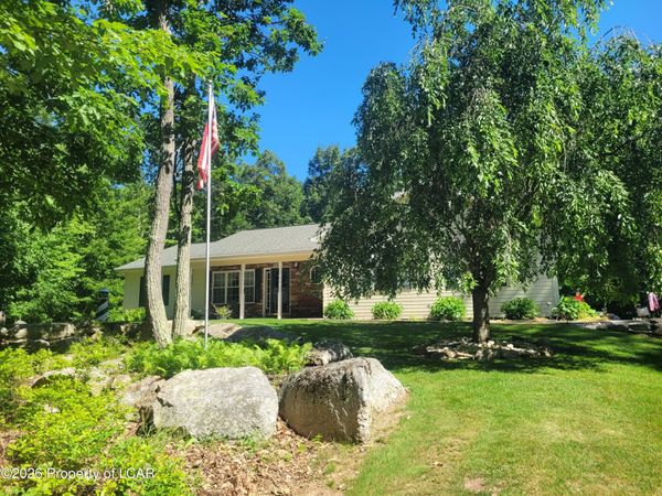 406 E Mountain Side Drive, Sugarloaf, PA 18249