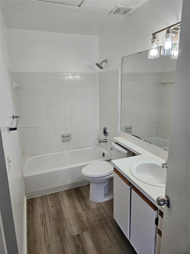 18306 NW 68th Ave , Unit H, Hialeah, FL 33015 Photo