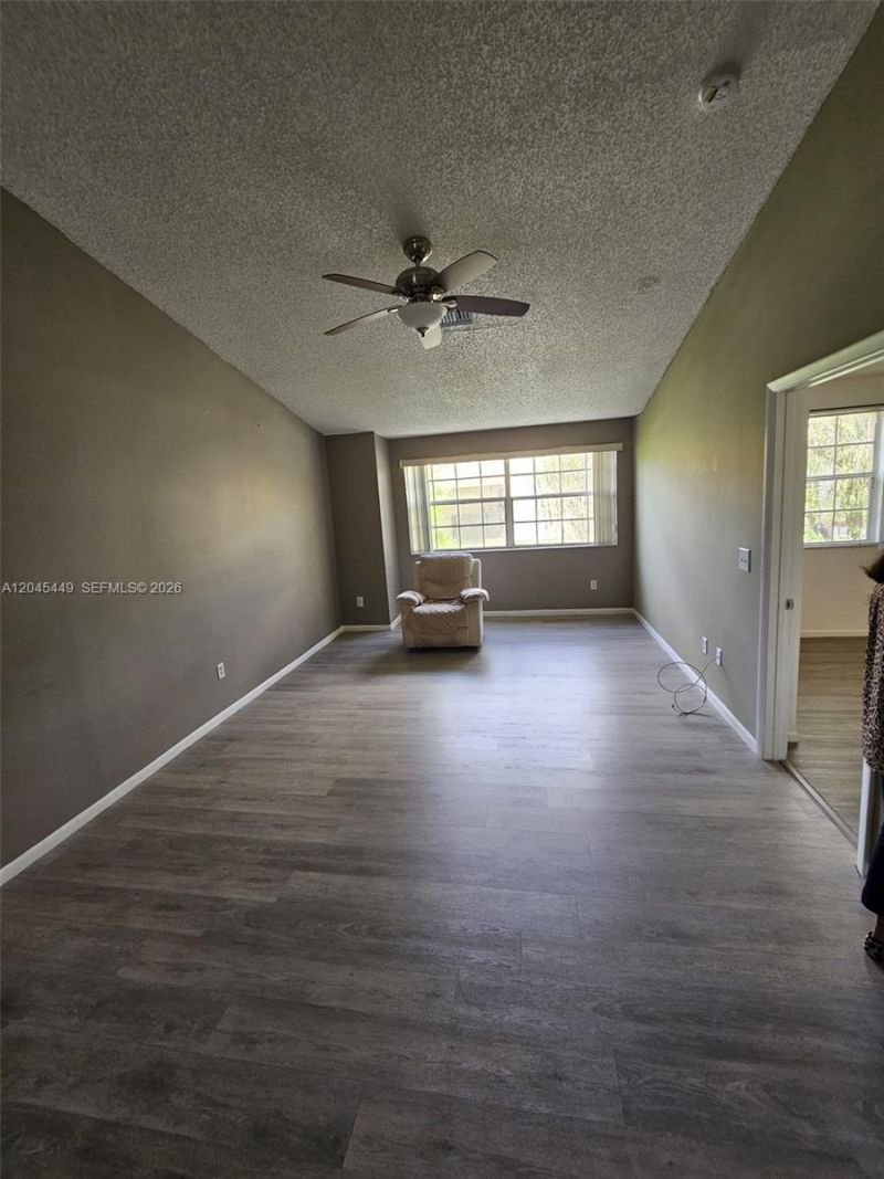 18306 NW 68th Ave , Unit H, Hialeah, FL 33015 Photo