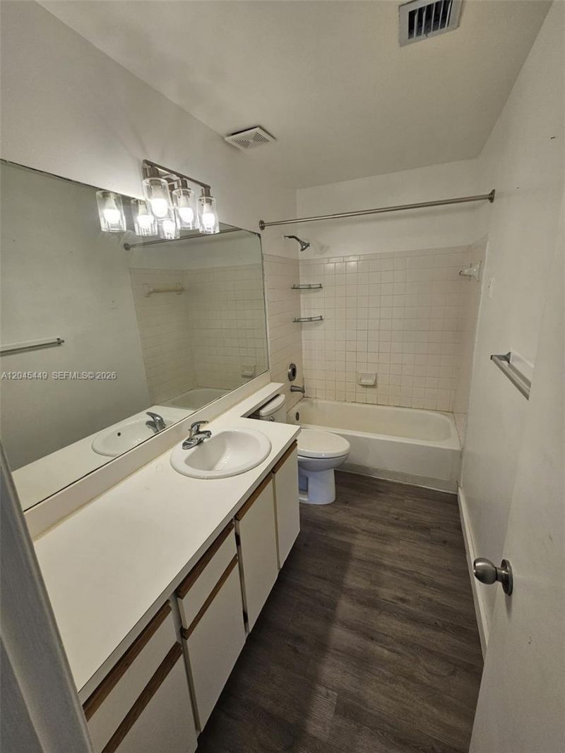 18306 NW 68th Ave , Unit H, Hialeah, FL 33015 Photo