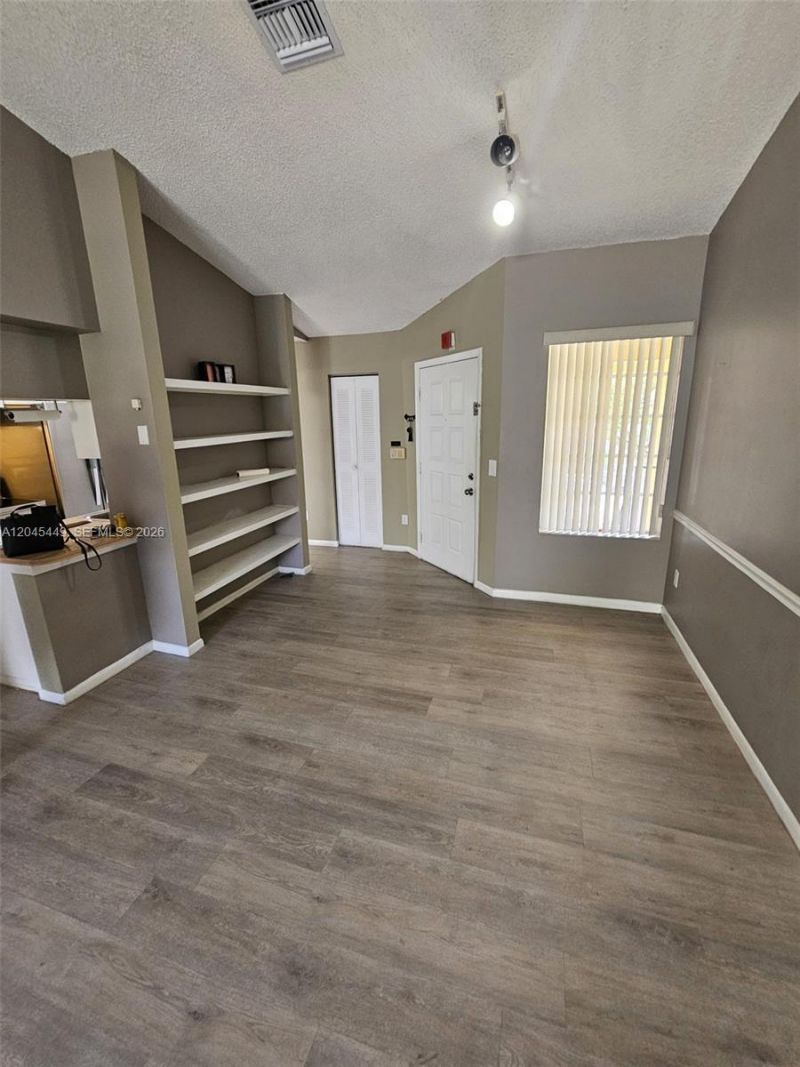18306 NW 68th Ave , Unit H, Hialeah, FL 33015 Photo