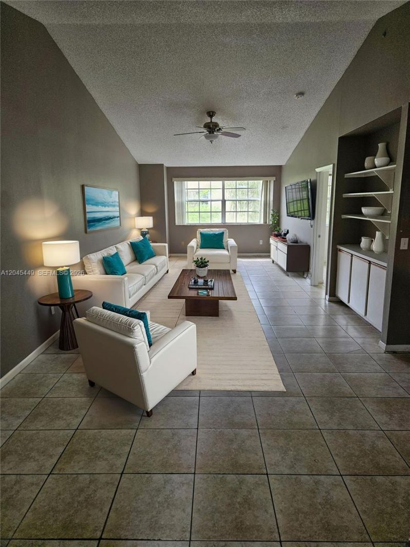 18306 NW 68th Ave , Unit H, Hialeah, FL 33015 Photo