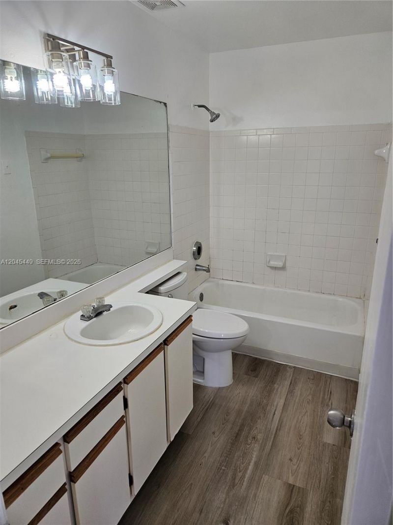 18306 NW 68th Ave , Unit H, Hialeah, FL 33015 Photo