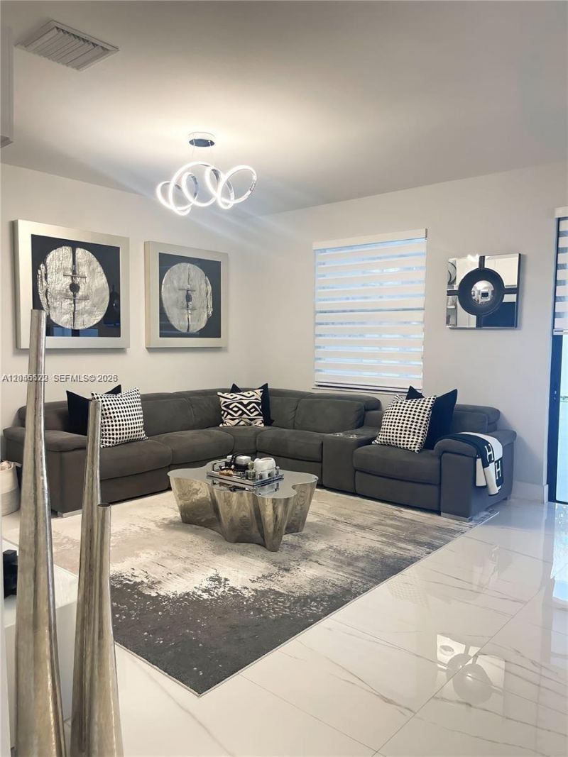 8719 W 33rd Ave , Hialeah, FL 33018 Photo