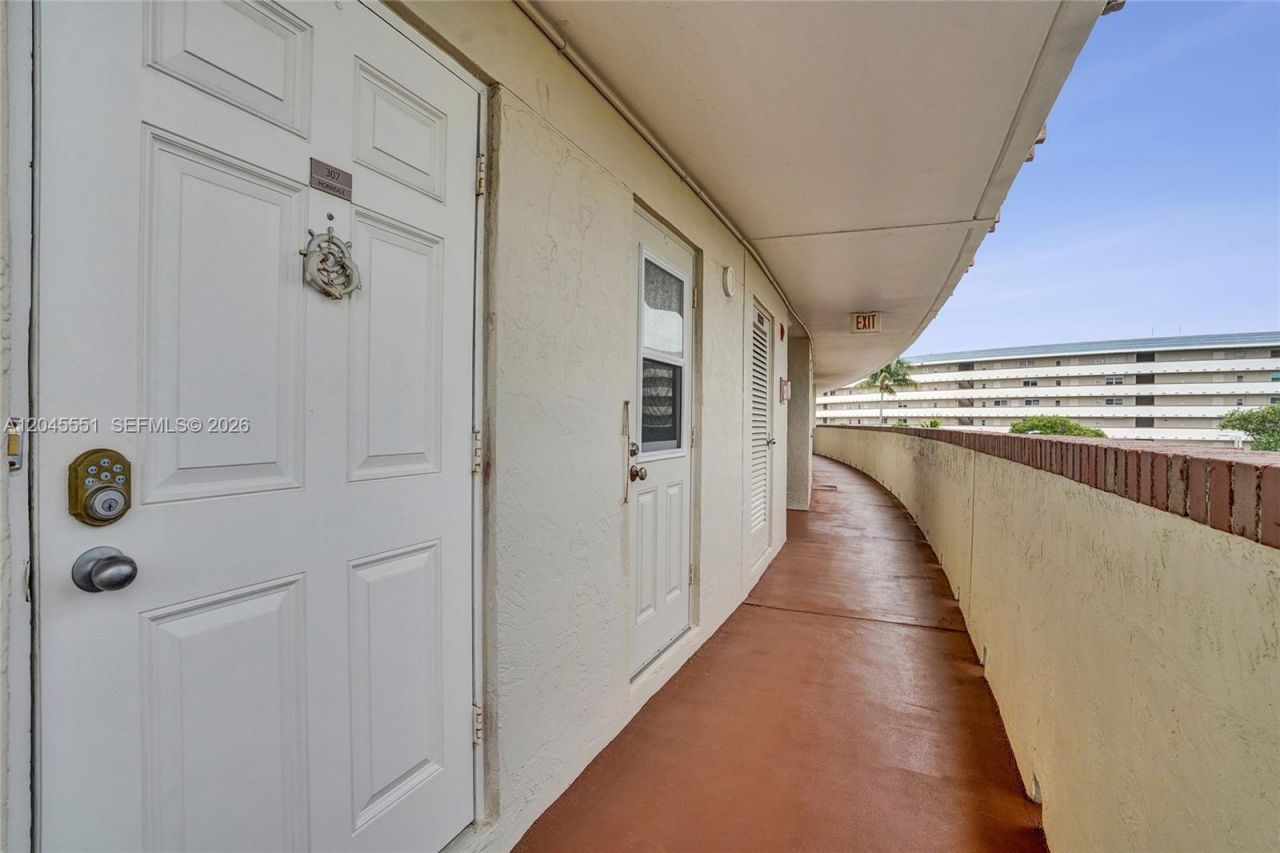 1301 E Hillsboro Blvd , Unit 307, Deerfield Beach, FL 33441 Photo
