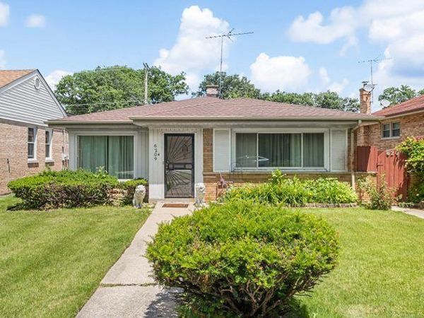 6209 N Caldwell Avenue , Chicago, IL 60646