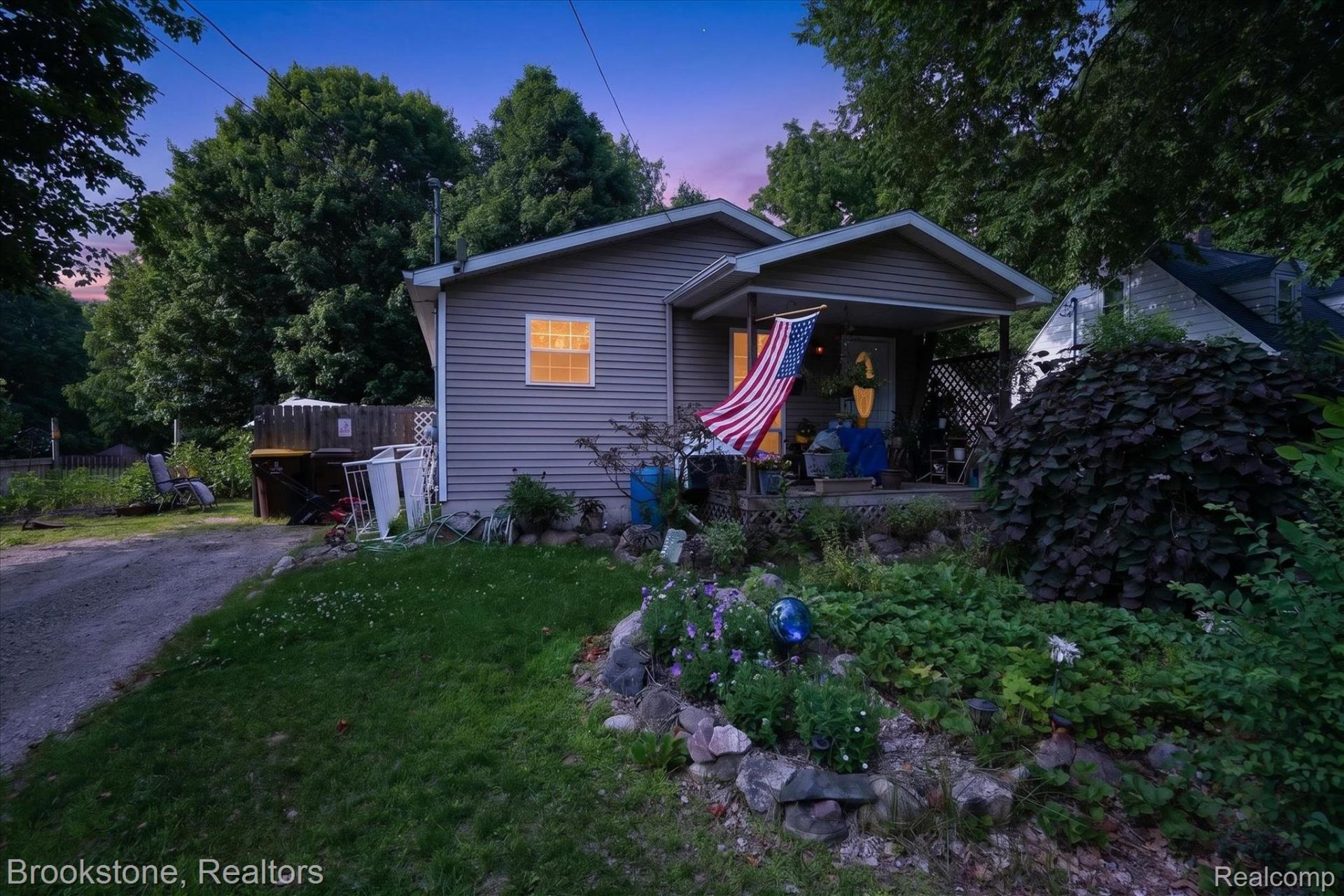 407 E Elizabeth Street, Eaton Rapids, Mi 48827 Main Photo
