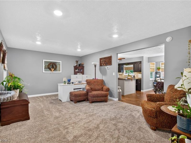 5668 Perry Hills Drive SW, Canton, OH 44706 Photo 12