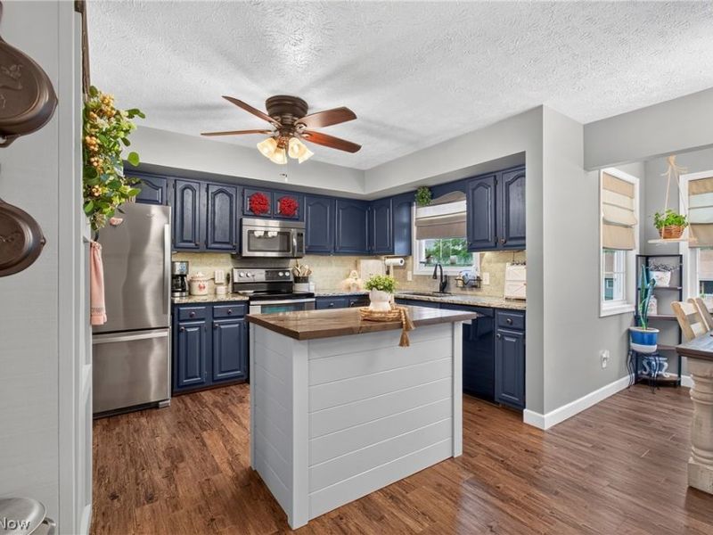 5668 Perry Hills Drive SW, Canton, OH 44706 Photo 18