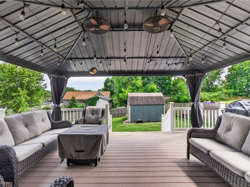 5668 Perry Hills Drive SW, Canton, OH 44706 Photo 8