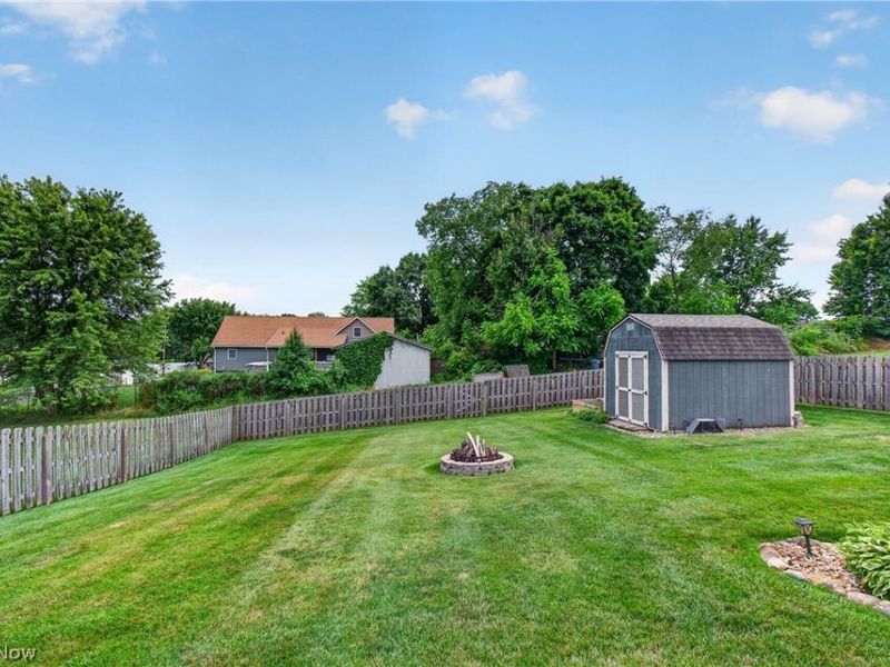 5668 Perry Hills Drive SW, Canton, OH 44706 Photo 9
