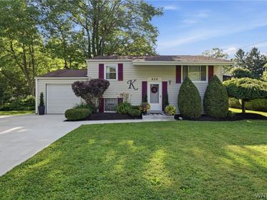 959 Bonnie Lake Drive, Alden, NY 14004