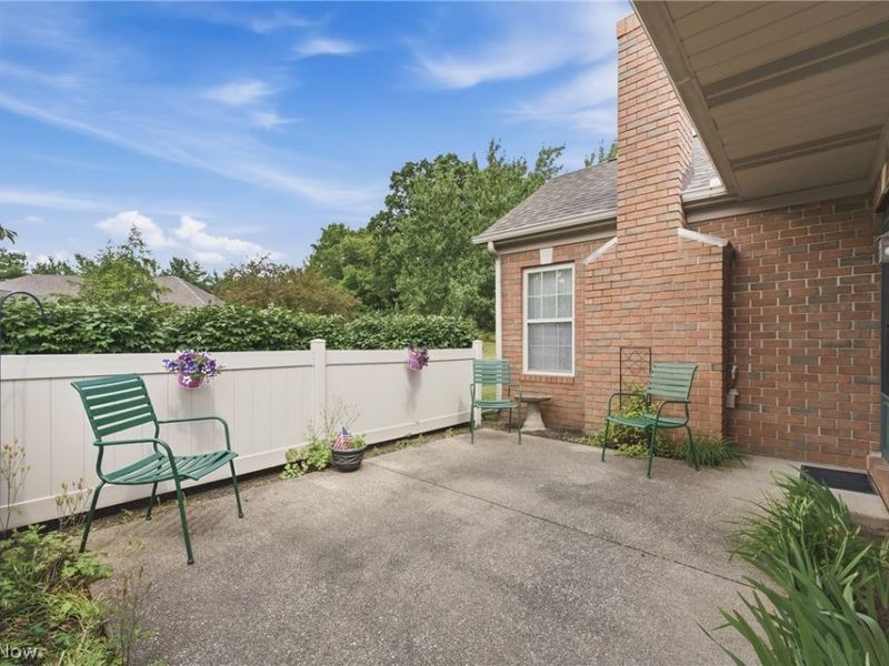 7757 Brittanney Drive, North Canton, OH 44720 Photo 4