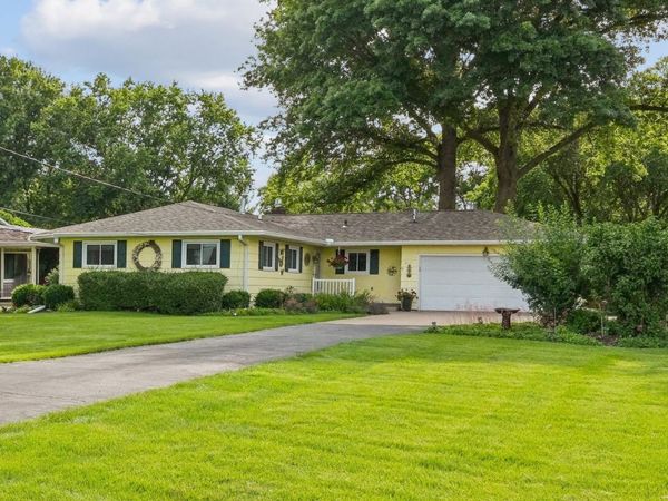 8512 Ridgewood Road , Rock Island, IL 61201